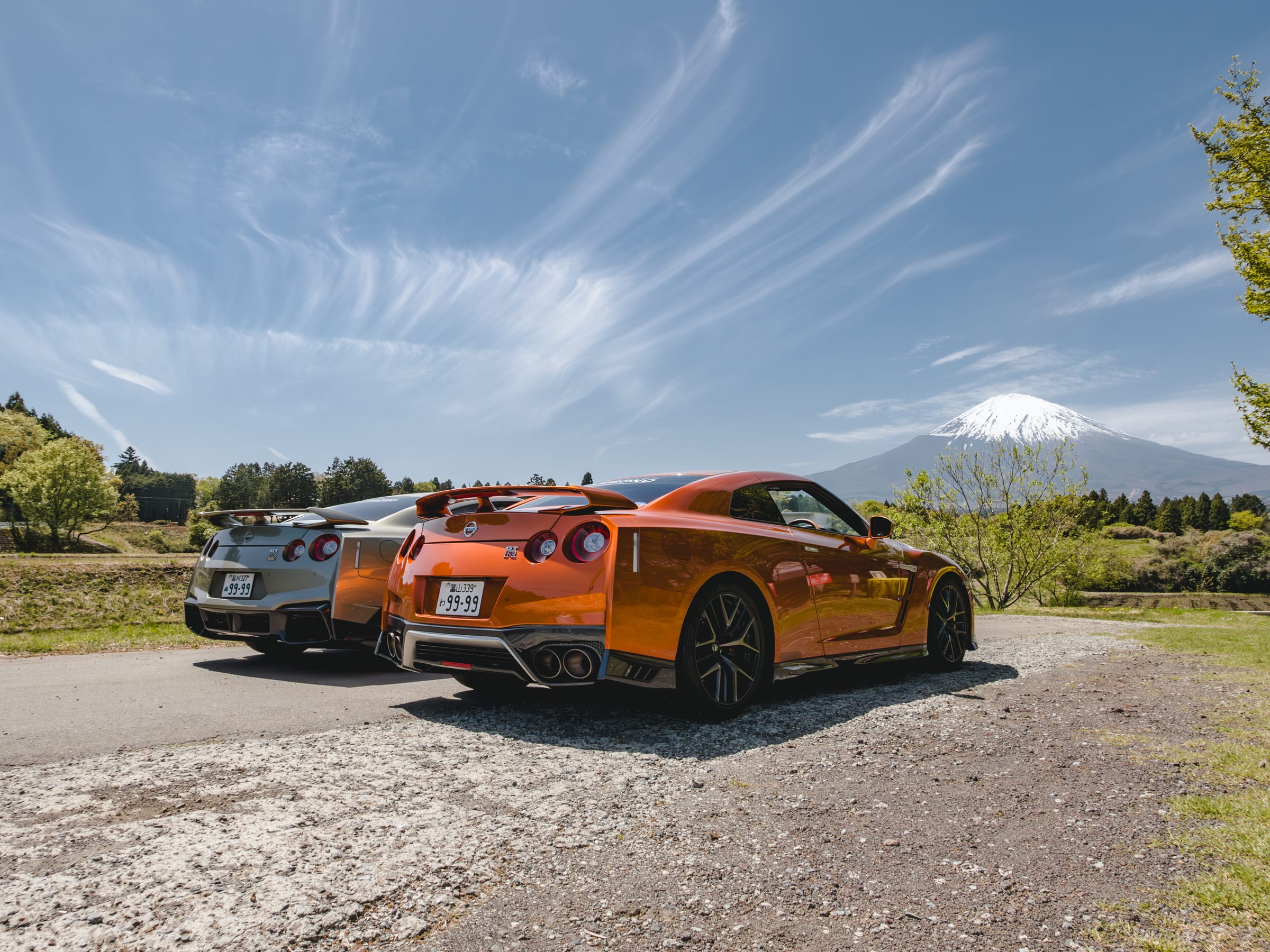 GT-R pair beneath Mt. Fuji