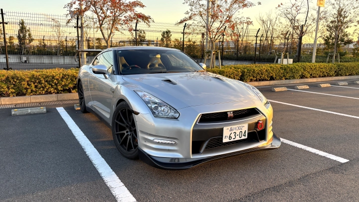Nissan GT-R R35 — Silver Dragon