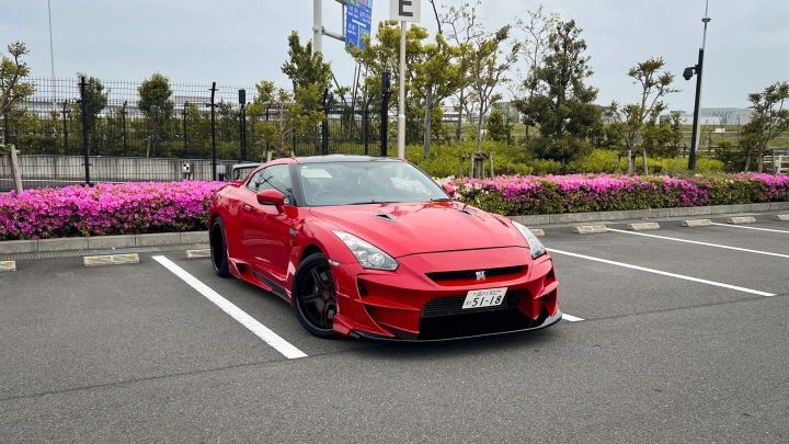 Nissan GT-R R35 — Abflug Red Dragon